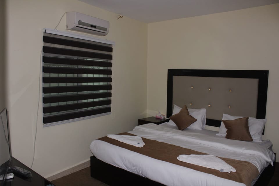Soundproofing, WiFi (free)