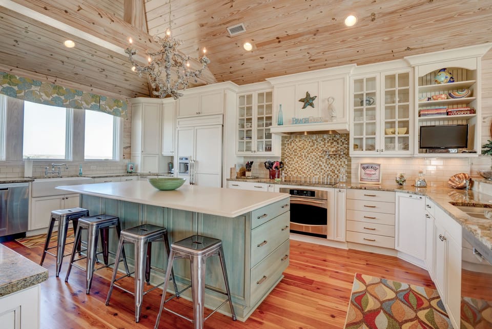 Kitchen Island w/ seating for 4
