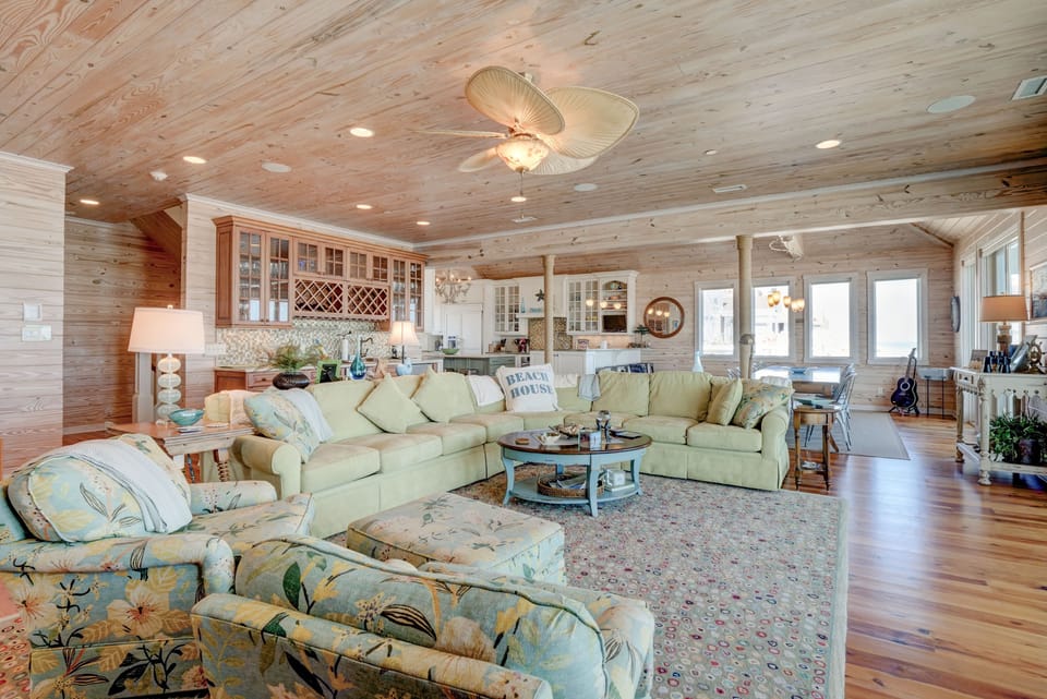 Main living room, w/ ocean view, bar with sink, ice machine and mini refrigerato