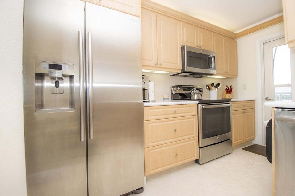 Large Kitchen with plenty of space