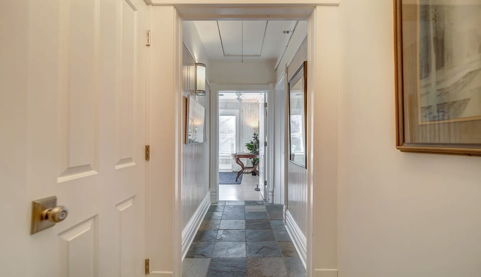 Hallway to 2 more bedrooms