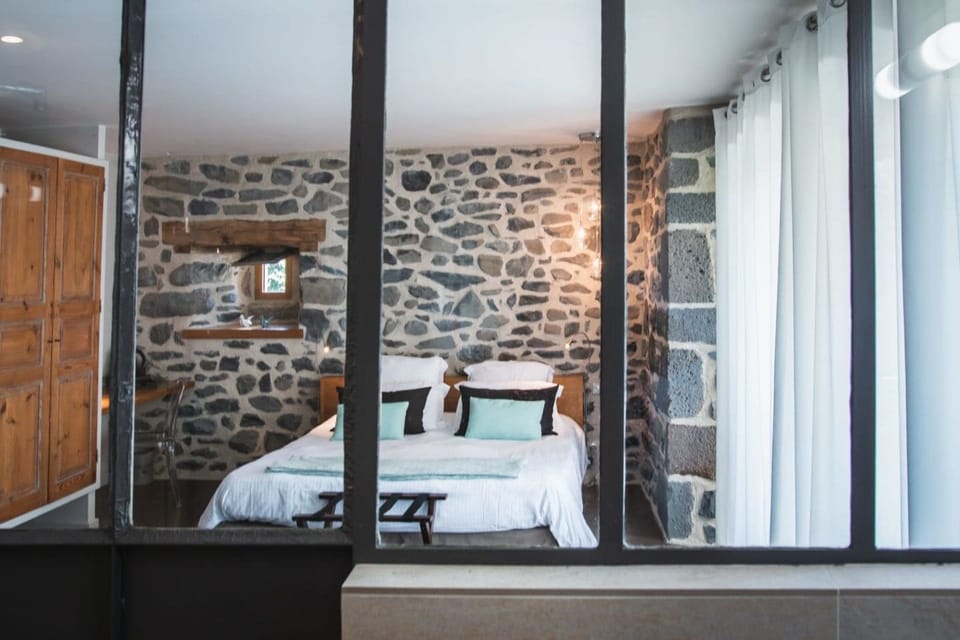 Classic Double Room, Balcony | Individually decorated, soundproofing, free WiFi, bed sheets