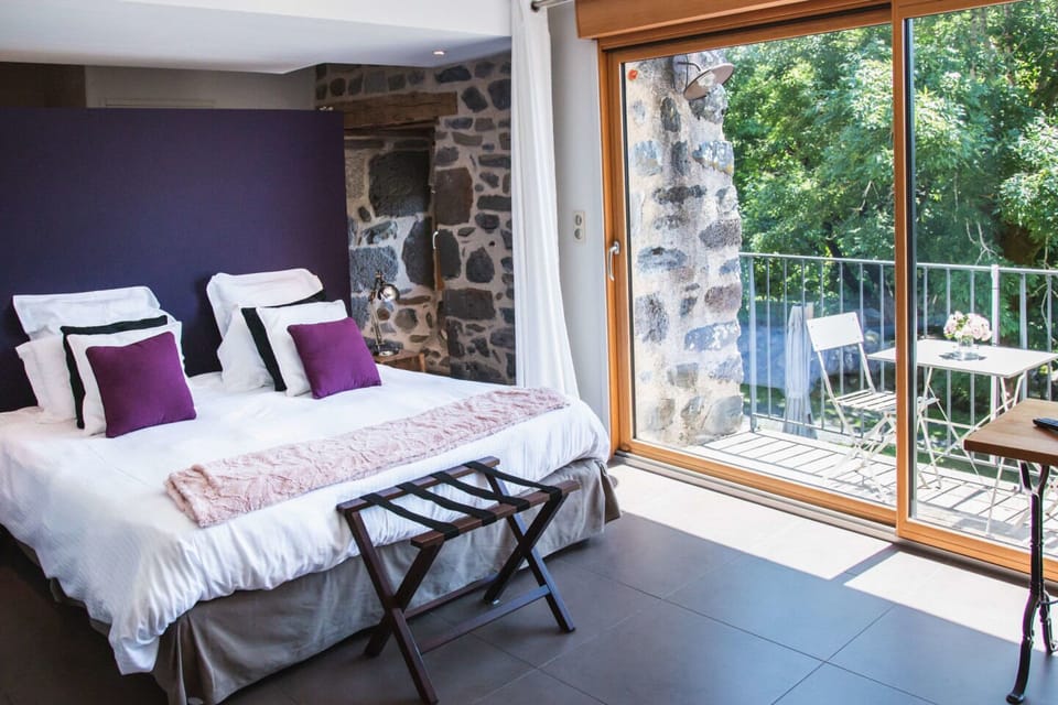 Classic Triple Room, Balcony | Individually decorated, soundproofing, free WiFi, bed sheets