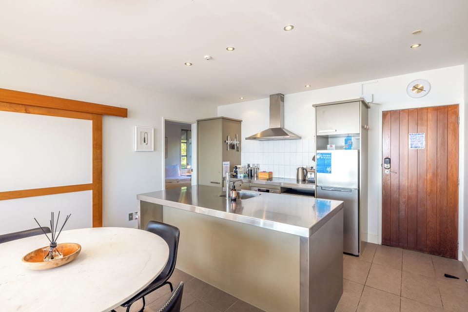 Premium Apartment, Multiple Beds, Ocean View | Private kitchen | Oven, stovetop, dishwasher, coffee/tea maker
