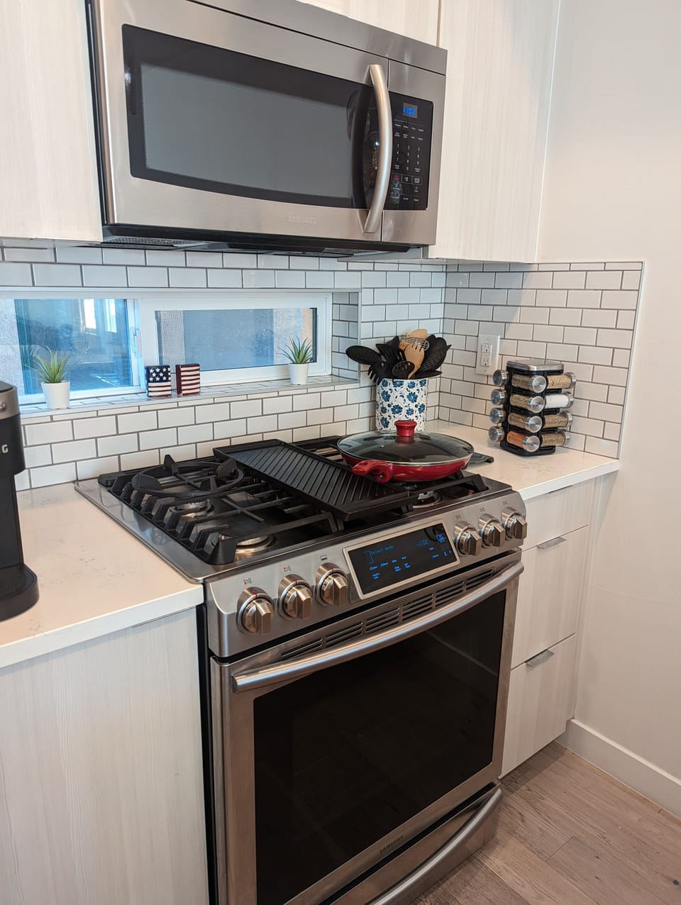 Gas stove, new pots and pans and plenty of seasonings 
