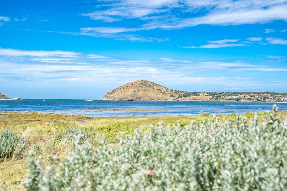 5–10 min drive to Beach House Café, The Anchorage Hotel, and Granite Island Causeway