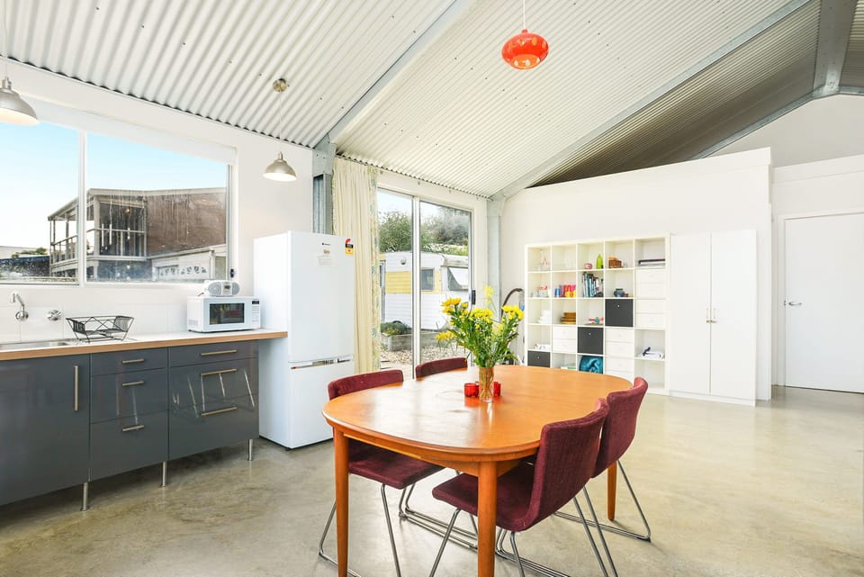 Fully equipped with oven, stove, fridge, microwave, and kitchenware—great for self-catering stays.
