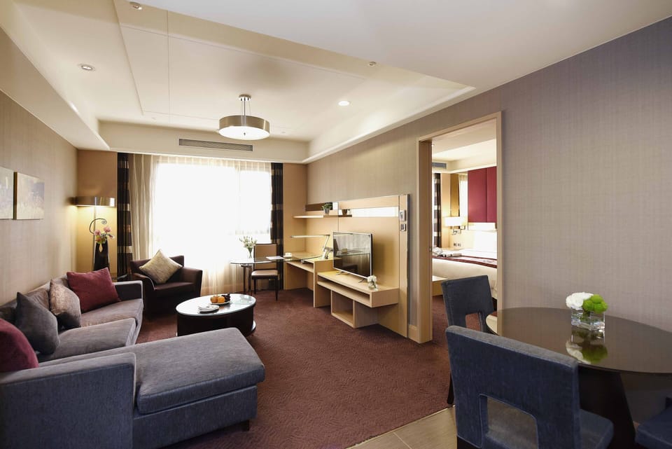 Executive Suite, 1 Double or 2 Twin Beds | Living area | LCD TV