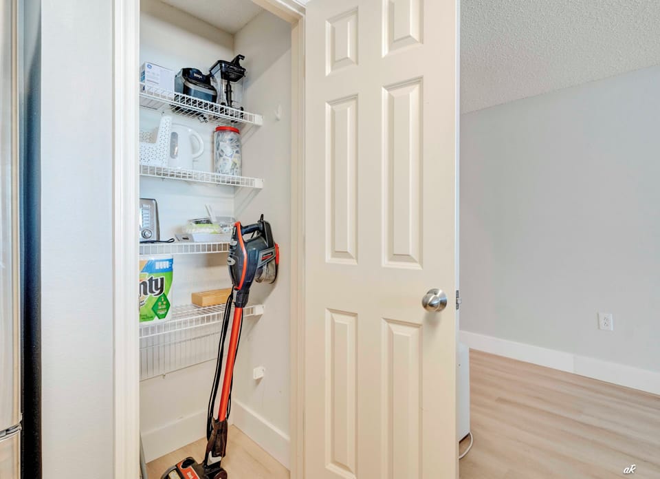 Monthly 4 weeks bookings - complimentary housekeeping