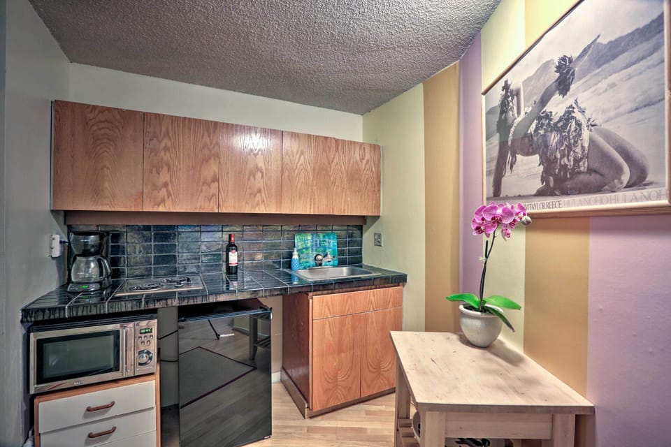 The kitchenette makes it easy to prepare meals.