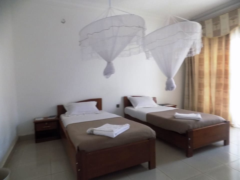 Twin Room | Individually furnished, desk, laptop workspace, soundproofing