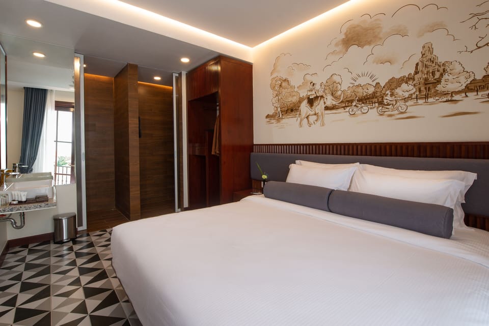 King Room with Private Bathroom | Bathroom | Shower, free toiletries, towels