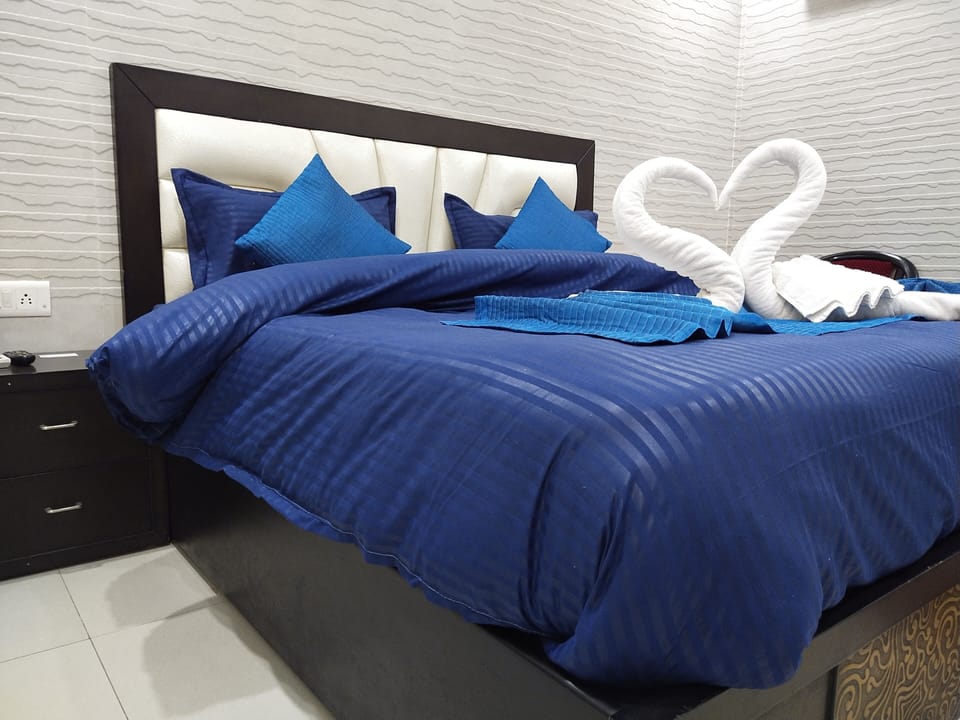 1 bedroom, desk, free WiFi, bed sheets
