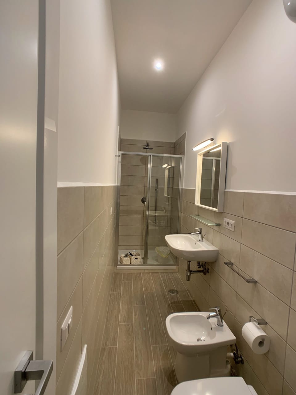 Comfort Room, Courtyard View (sh1) | Bathroom | Shower, rainfall showerhead, hair dryer, bidet