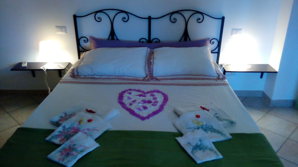Down comforters, free WiFi, bed sheets