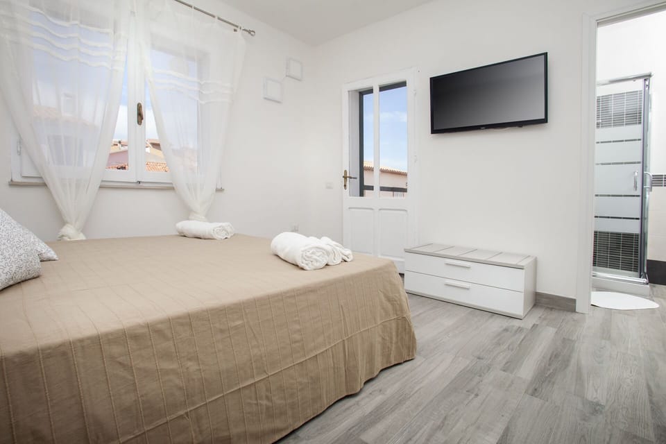 Double Room | 1 bedroom, desk, free WiFi, bed sheets