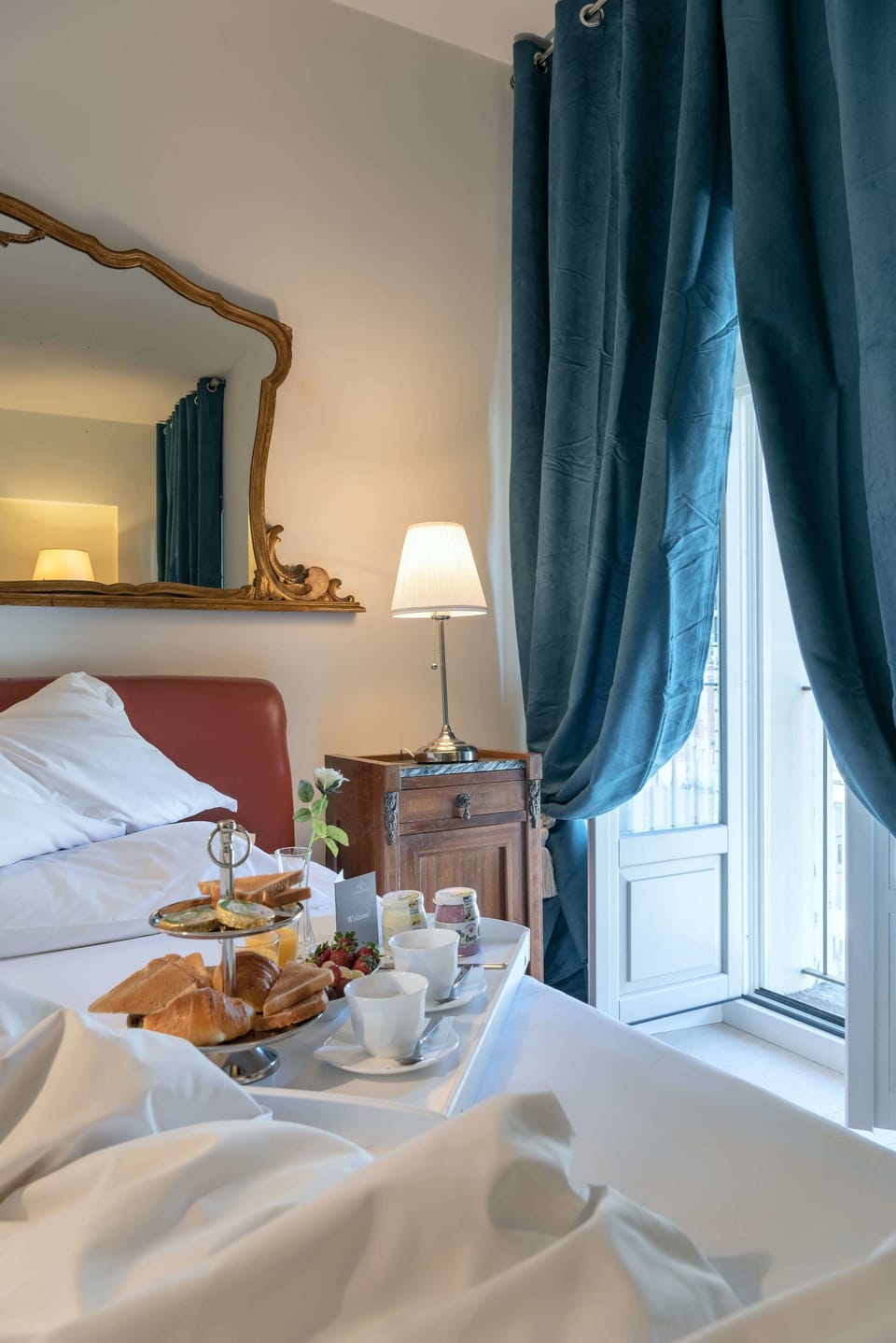 Deluxe Double Room, City View | In-room dining
