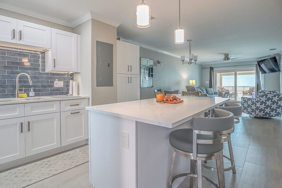 Newly Remodeled 2B/2B Beachfront Condo at Leonardo Arms on Fort Myers Beach