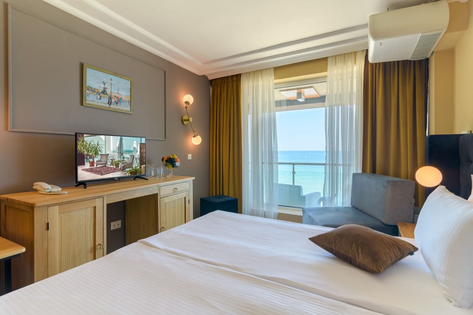 Standard Double Room, Balcony, Sea View | Minibar, in-room safe, cribs (free), WiFi (free)
