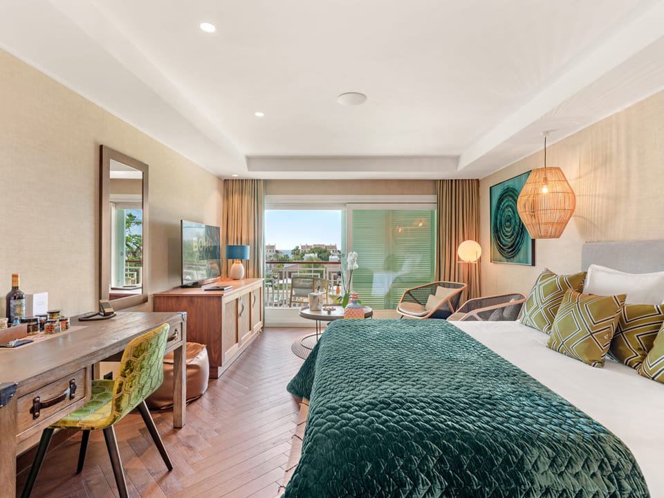 Boho Superior | Egyptian cotton sheets, premium bedding, pillowtop beds, minibar