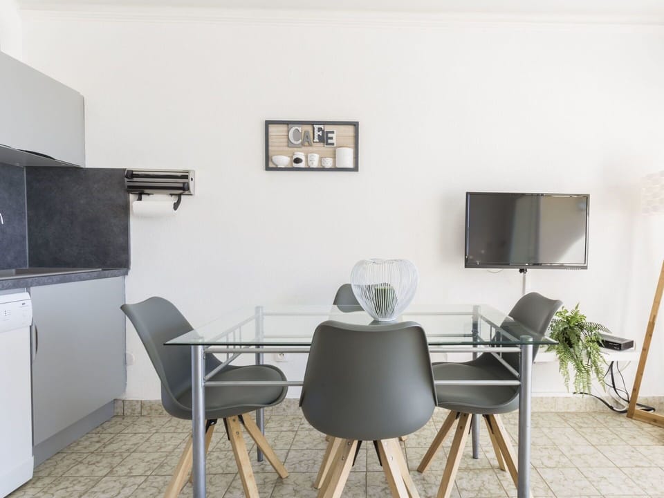 Furniture, Room, Property, Interior Design, Table, Chair, Building, House, Dining Room, Floor