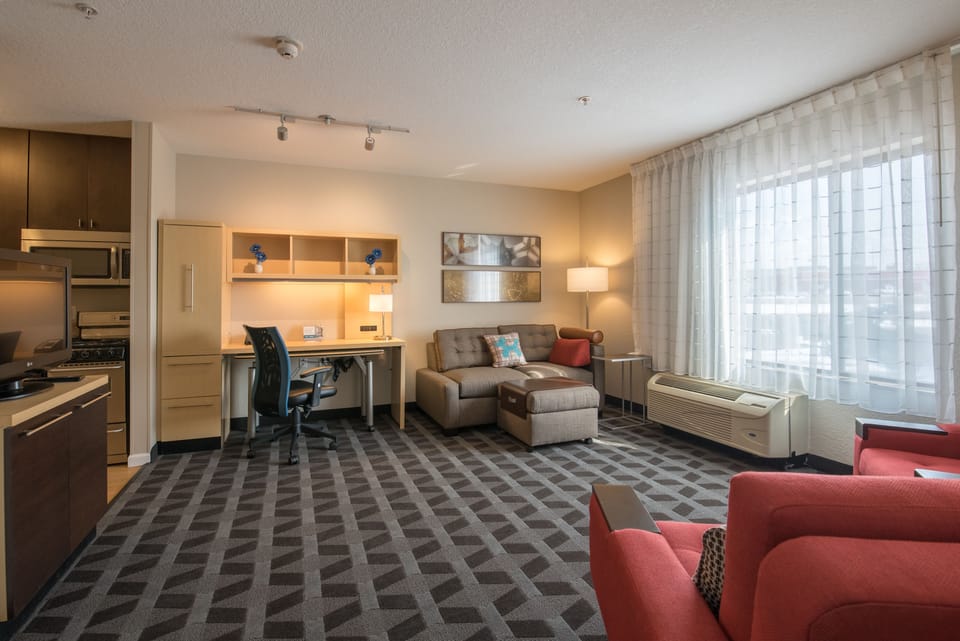 Suite, 1 Bedroom | Premium bedding, down comforters, pillowtop beds, iron/ironing board