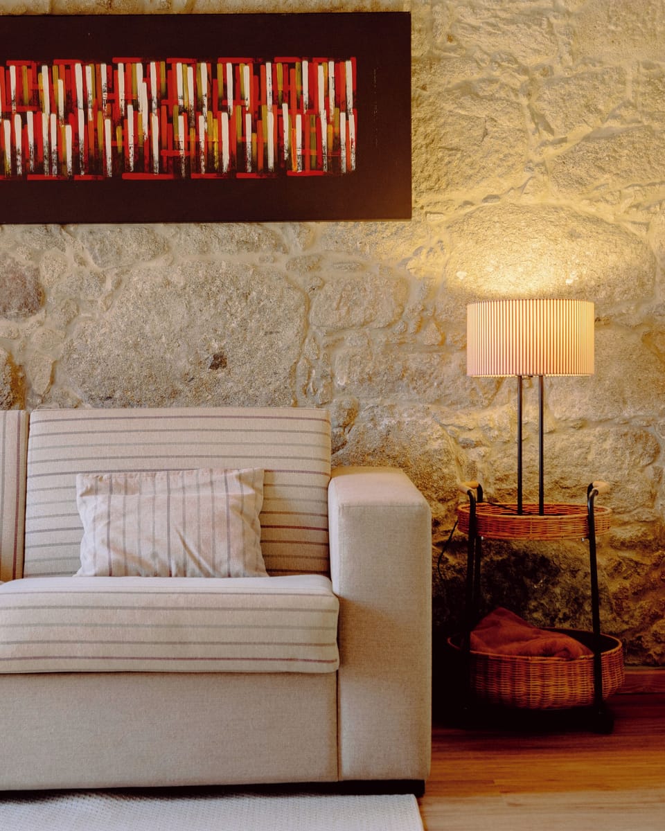 Family Villa, 2 Bedrooms | Living area | 50-cm flat-screen TV with cable channels, books