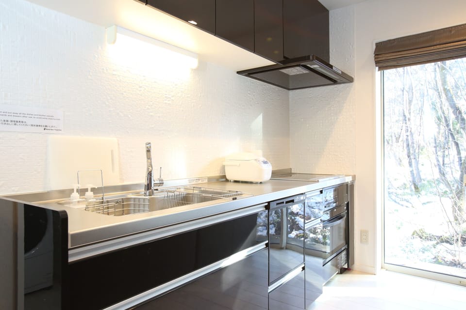 Comfort Chalet, 2 Bedrooms | Private kitchen | Fridge, microwave, oven, stovetop
