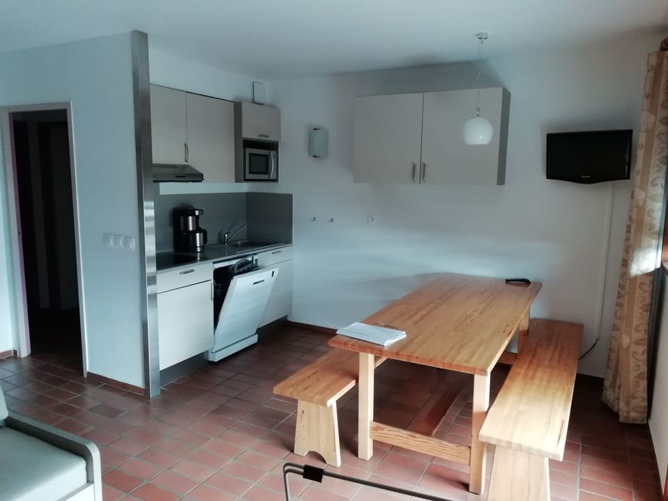 5 Room Apartment 8 People 1 baby 2 Shower Rooms Balcony | Private kitchen | Fridge, microwave, stovetop, dishwasher