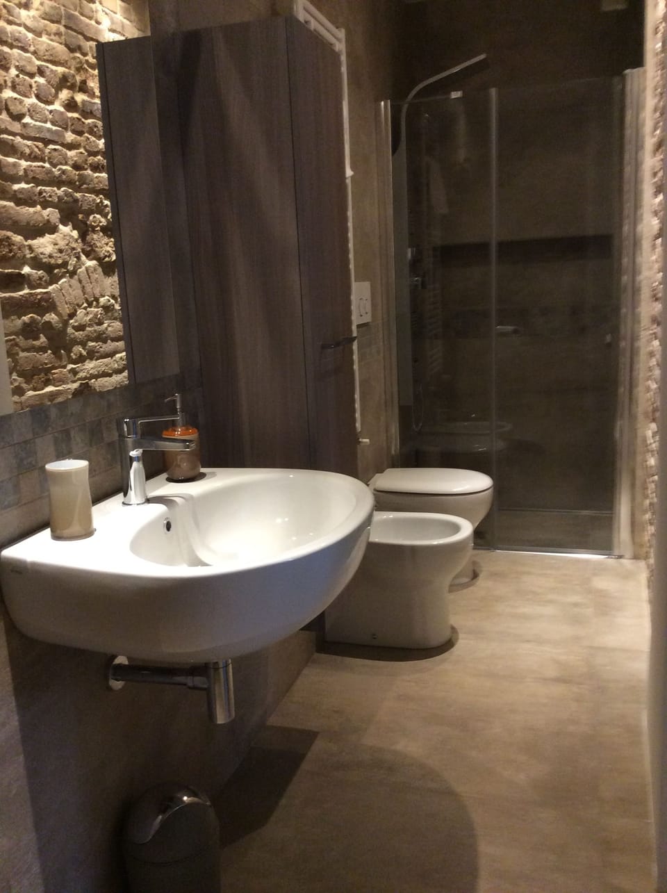 Family Studio | Bathroom | Shower, free toiletries, hair dryer, bathrobes