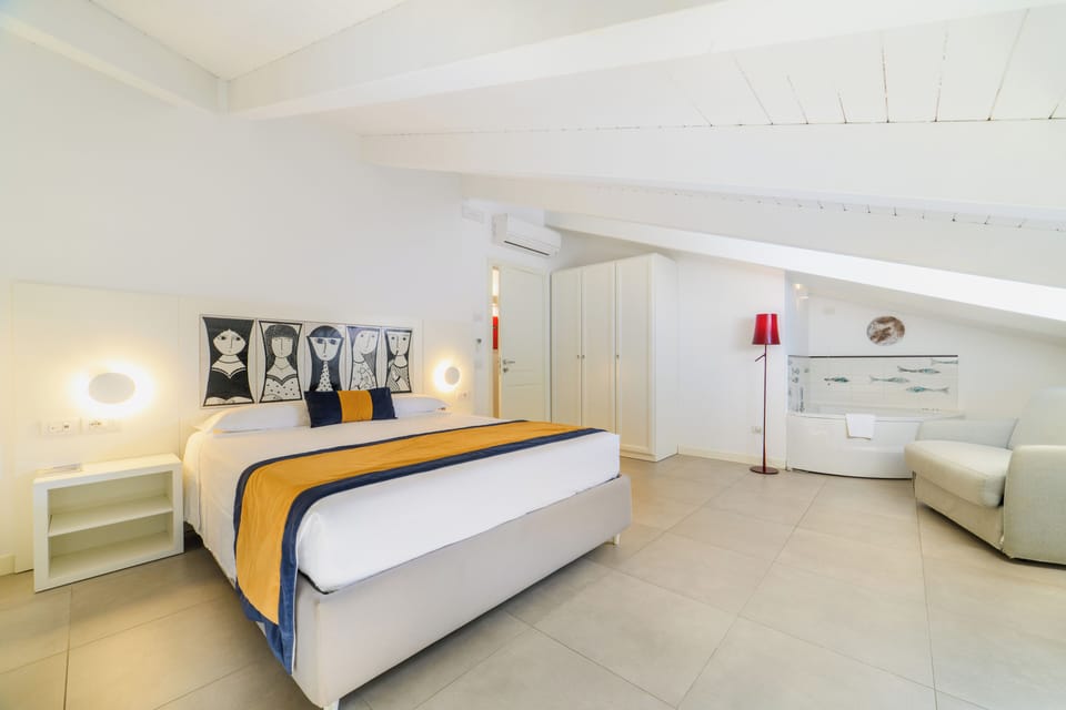 Deluxe Suite, Jetted Tub | Minibar, in-room safe, desk, soundproofing