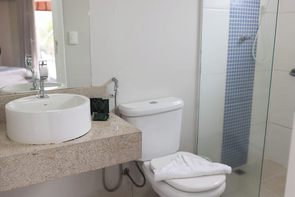 Deluxe Triple Room | Bathroom | Shower, free toiletries, towels, soap