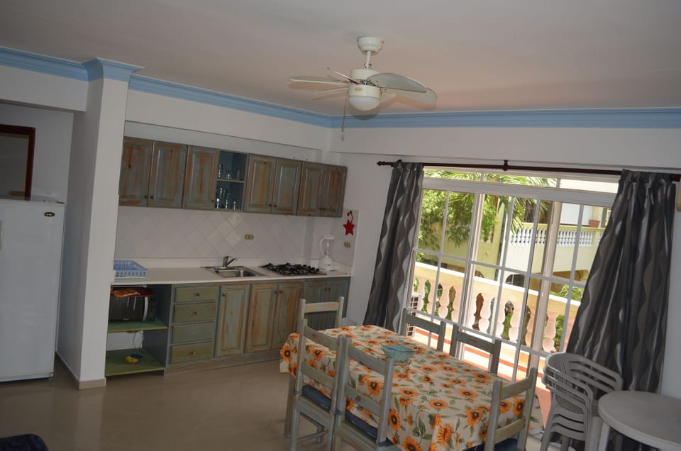 Basic Condo, 1 Bedroom, Kitchen | Living area | Smart TV