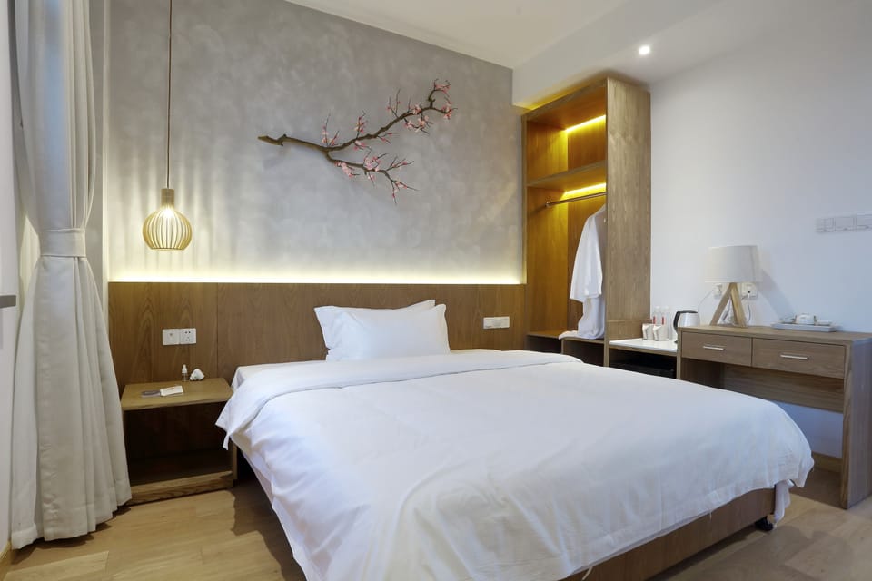 Classic Suite | Desk, blackout drapes, soundproofing, WiFi (free)
