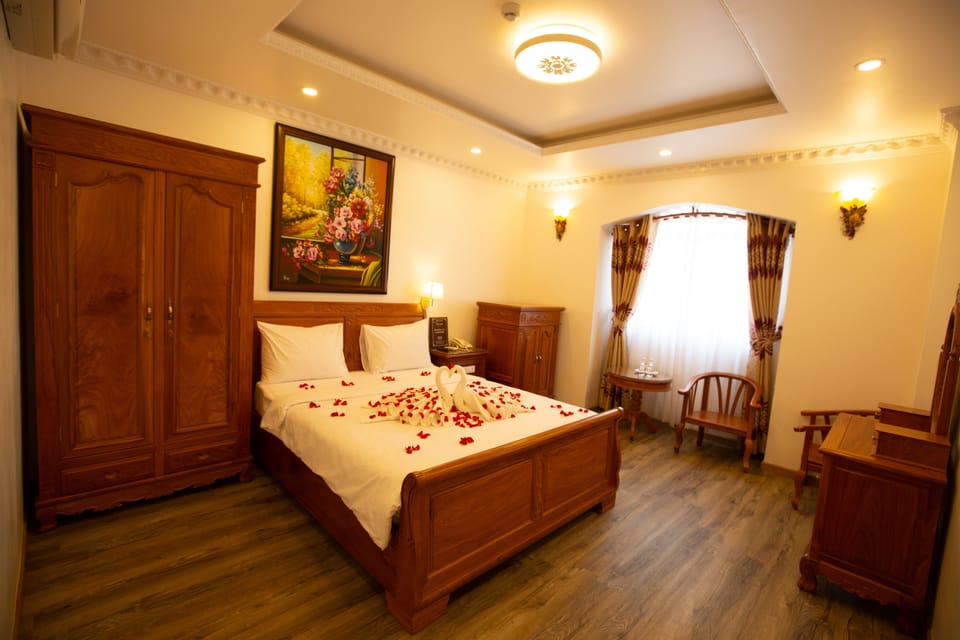 Deluxe Double or Twin Room, City View | Minibar, in-room safe, desk, blackout drapes