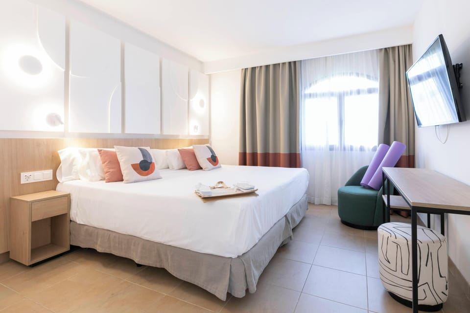 1 bedroom, in-room safe, desk, laptop workspace