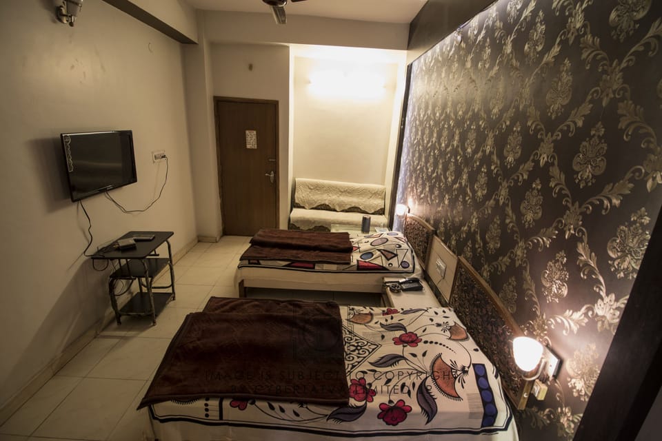 Standard Room, 1 Double Bed | Rollaway beds (surcharge), WiFi (free), bed sheets
