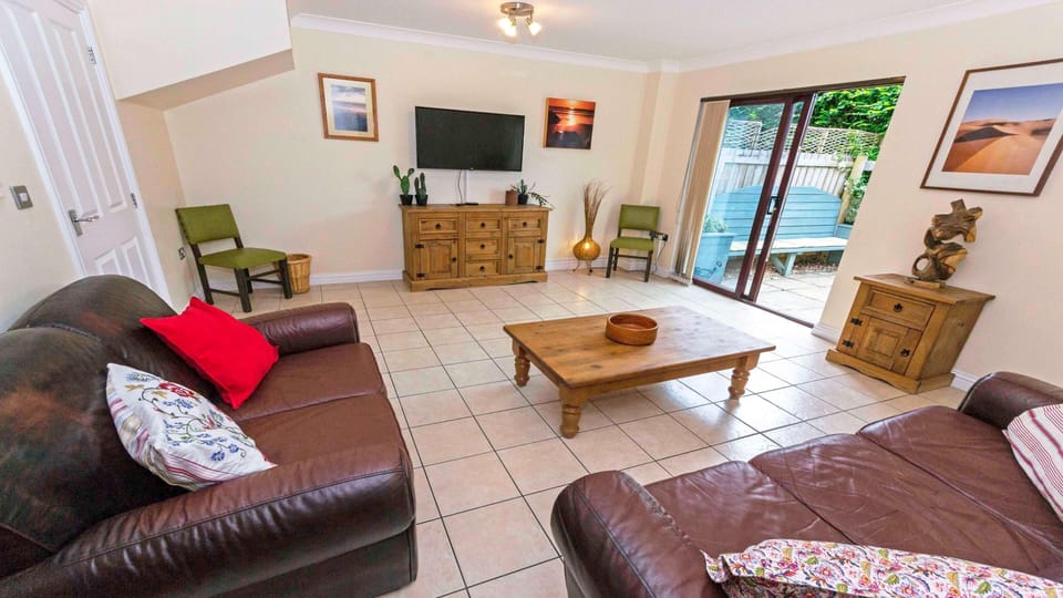 Cottage (3 Bedrooms) | Front of property