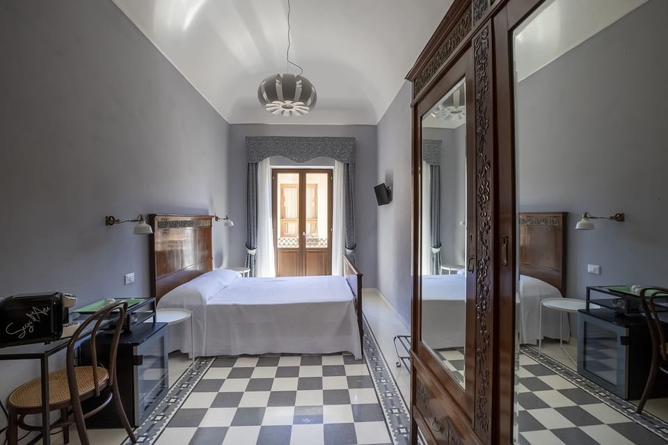 Minibar, free WiFi, bed sheets