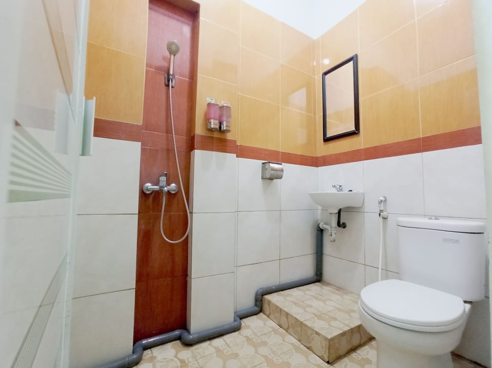 Standard Twin Room, 2 Twin Beds | Bathroom | Shower