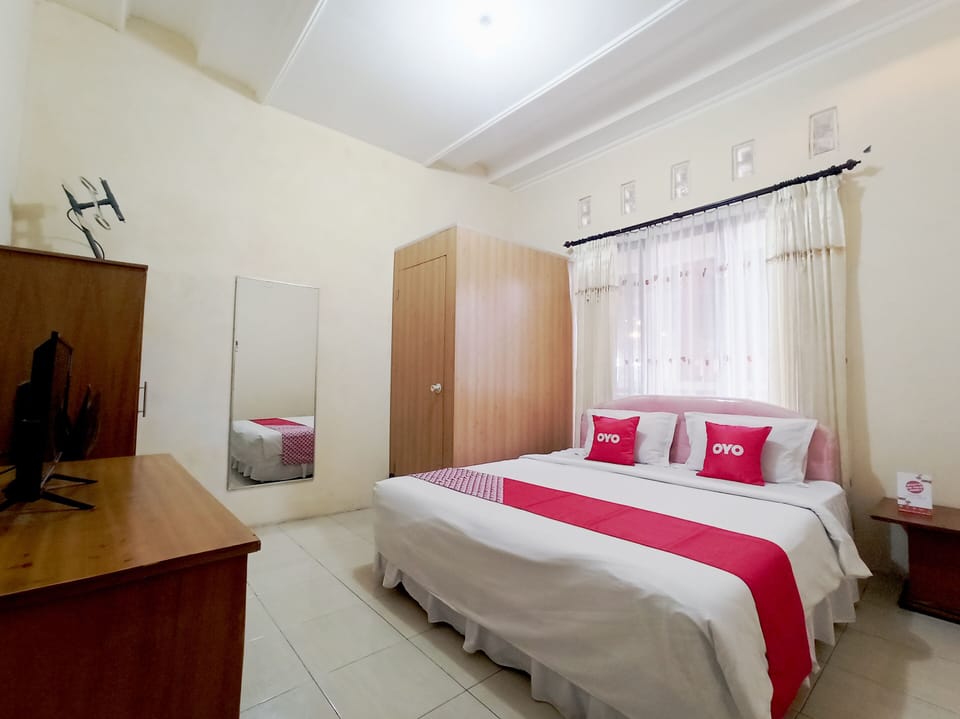 Standard Double Room | Free WiFi, bed sheets