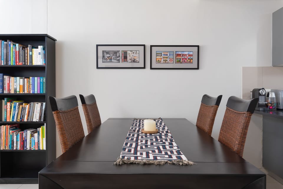 Premier Apartment, Multiple Beds, Mountain View | In-room dining