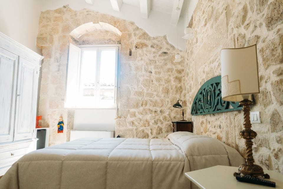 Superior Room (Turia) | 1 bedroom, minibar, desk, soundproofing