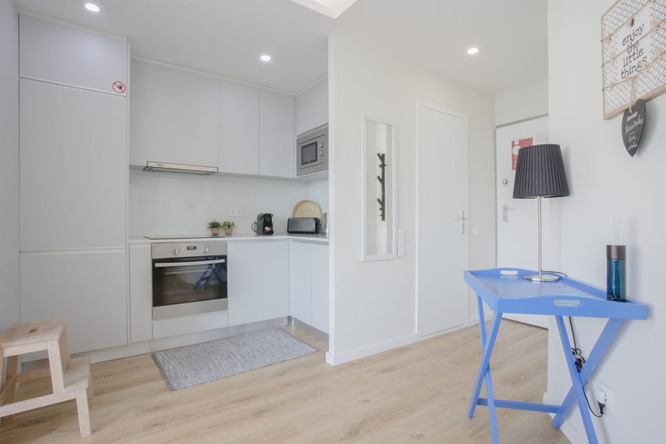 Apartment | Private kitchen | Fridge, oven, stovetop, coffee/tea maker