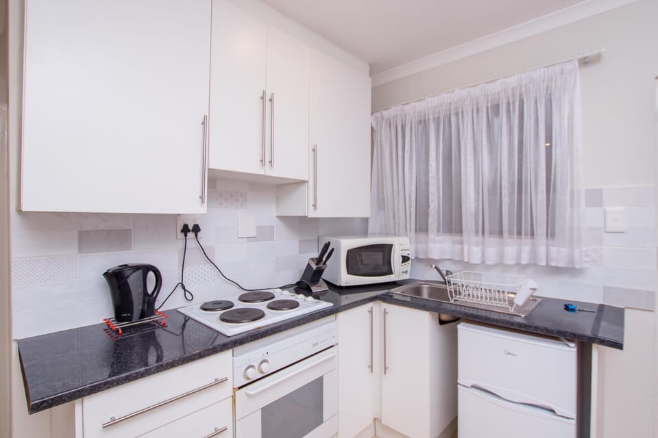 Standard Apartment | Private kitchen | Coffee/tea maker, electric kettle