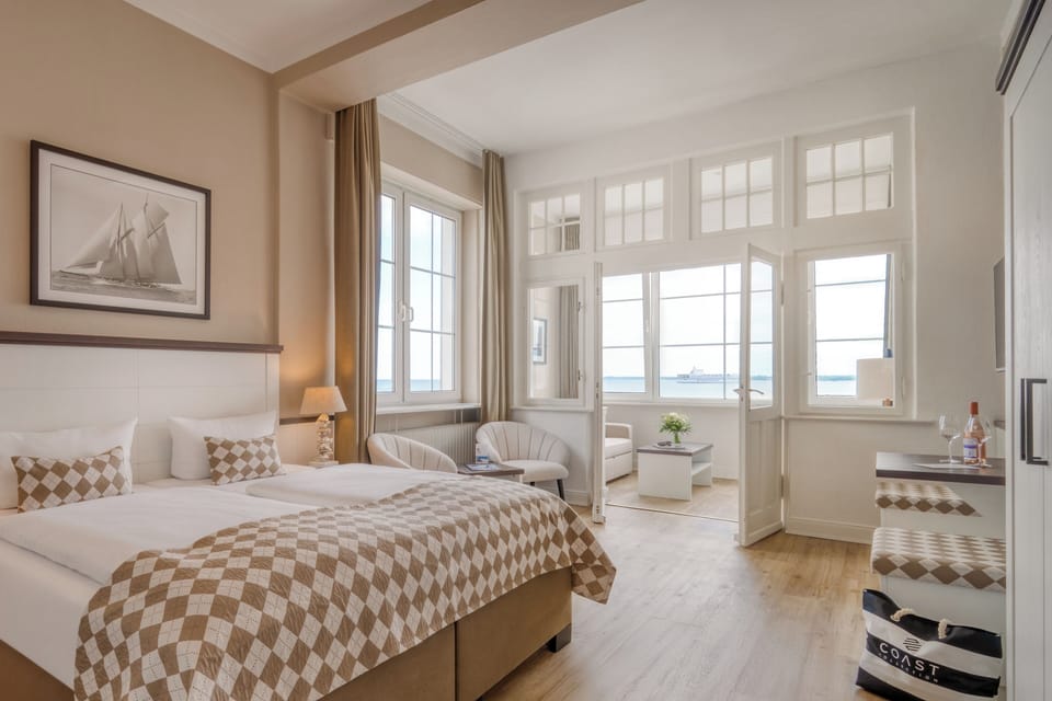 Double Room, Ocean View (XL) | Hypo-allergenic bedding, iron/ironing board, free WiFi, bed sheets