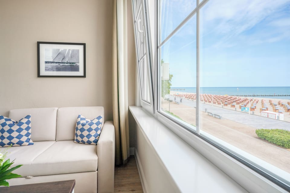 Double Room, Ocean View (XL) | Hypo-allergenic bedding, iron/ironing board, free WiFi, bed sheets