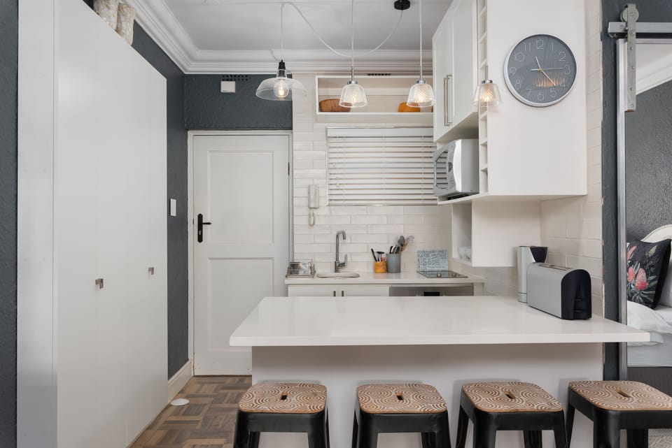 Comfort Studio, Mountain View | Private kitchen | Fridge, microwave, oven, stovetop