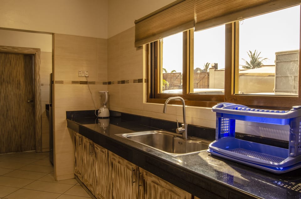 Apartment, 3 Bedrooms, Ocean View | Private kitchen | Electric kettle