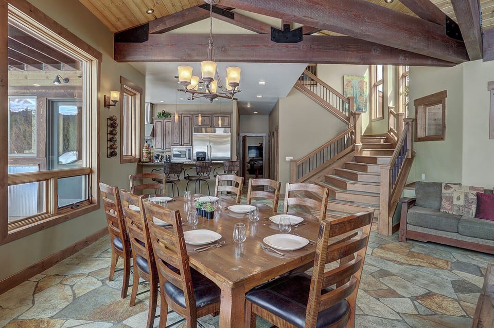 dining area for 8